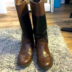 Size 2 michael kors boots in very good condition.